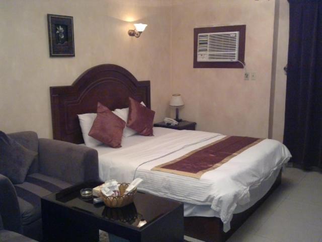 אפרטהוטל Nadinah Al Baron Palace Khobar מראה חיצוני תמונה